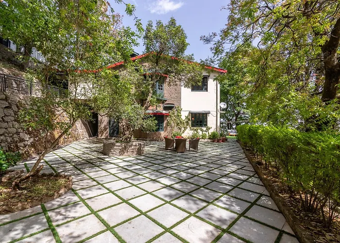 Saffronstays Kashi Villa